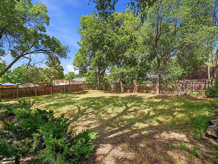 1087 Hathaway Dr — Photo 28