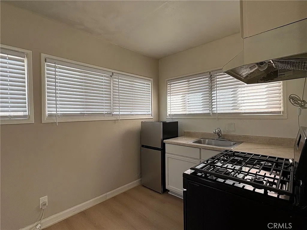 Studio, 300 sqft, $1,800 — Photo 3
