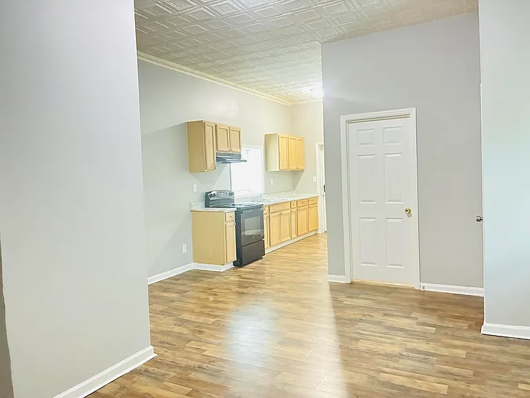 401 S Gray St — Photo 2
