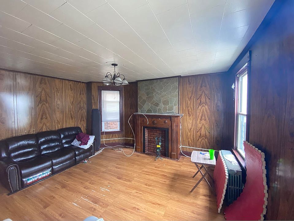 1st image of 196 Willow St APT 3