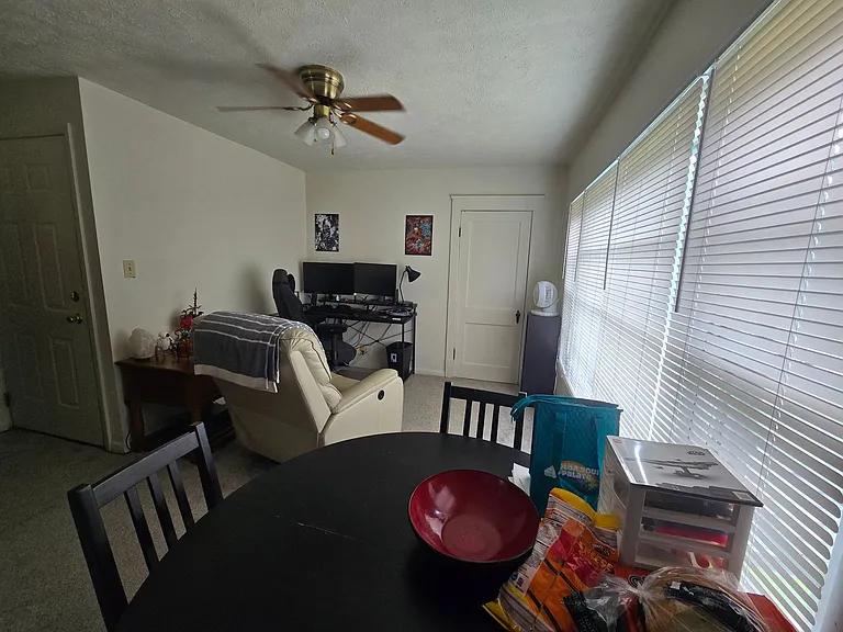 618 E Mulberry St — Photo 5
