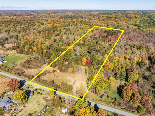 43900 38th Ave, Paw Paw, MI 49079