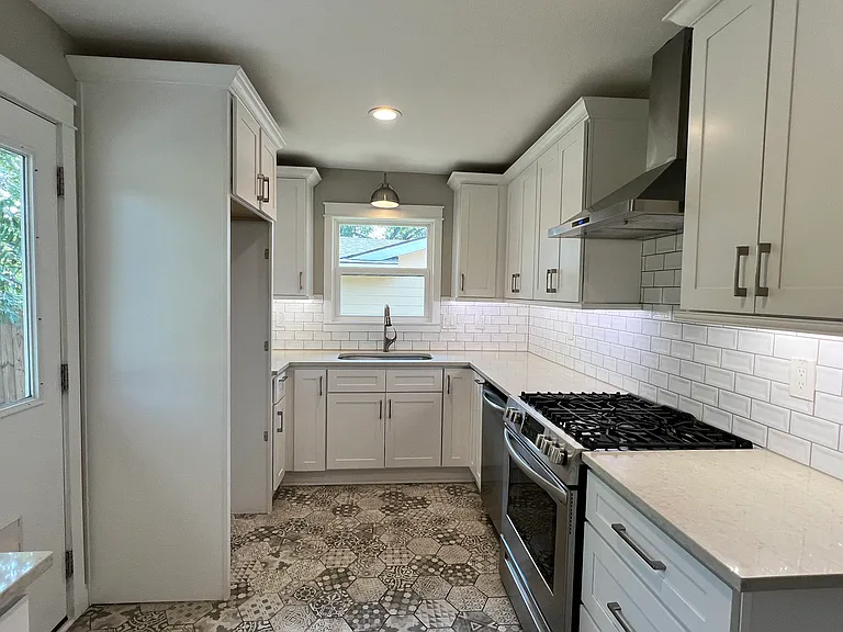 Kitchen
Features: Gas range, dishwasher, vent hood, spice rack, fridge enclosure for 30"W fridge only.