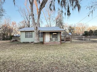 201 Hackberry Ln, Livingston, TX 77351