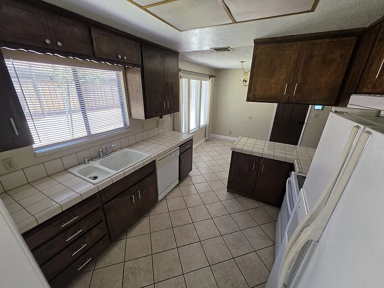 1144 Porter Ave — Photo 8