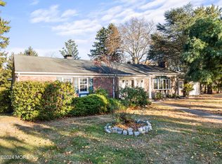 2 Deercrest Dr, Holmdel, NJ 07733