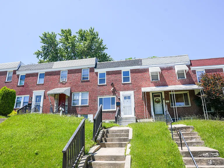 Dudley Ave — Photo 1