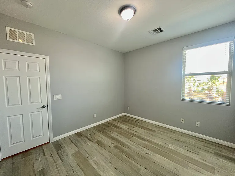 576 Glassford Ct — Photo 41