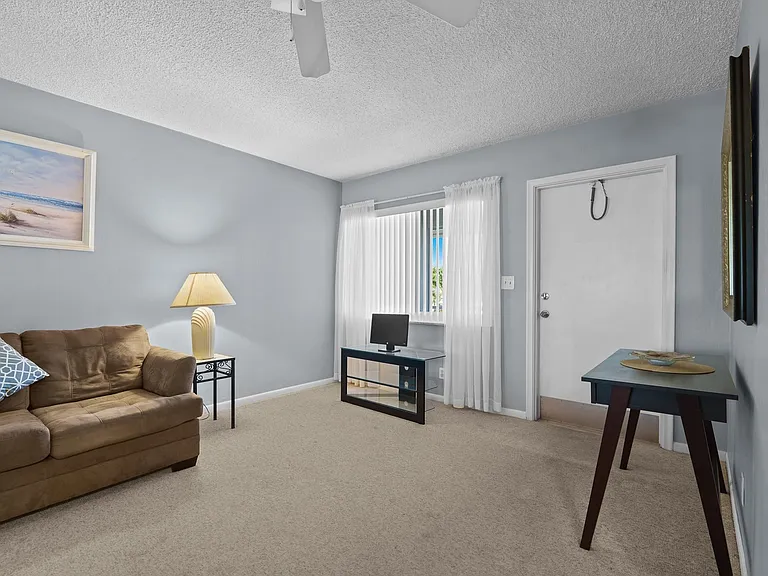 2100 NE 38th St #243 — Photo 4