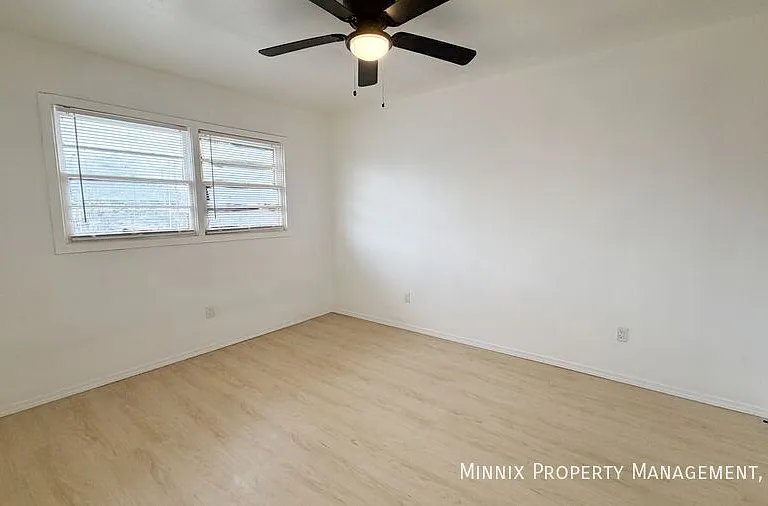 5005 Avenue W #12 — Photo 10