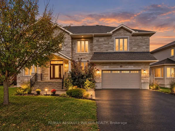 25 Goodwin Ave, Ottawa, ON K2E 5C8