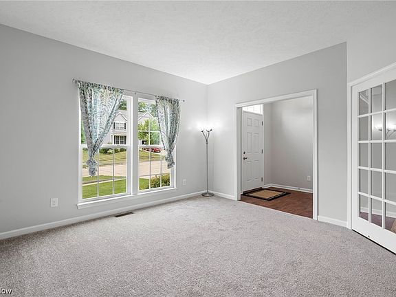 4th image of 1054 Kings Cross Dr