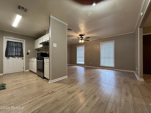 3rd image of 204 Winsor Dr