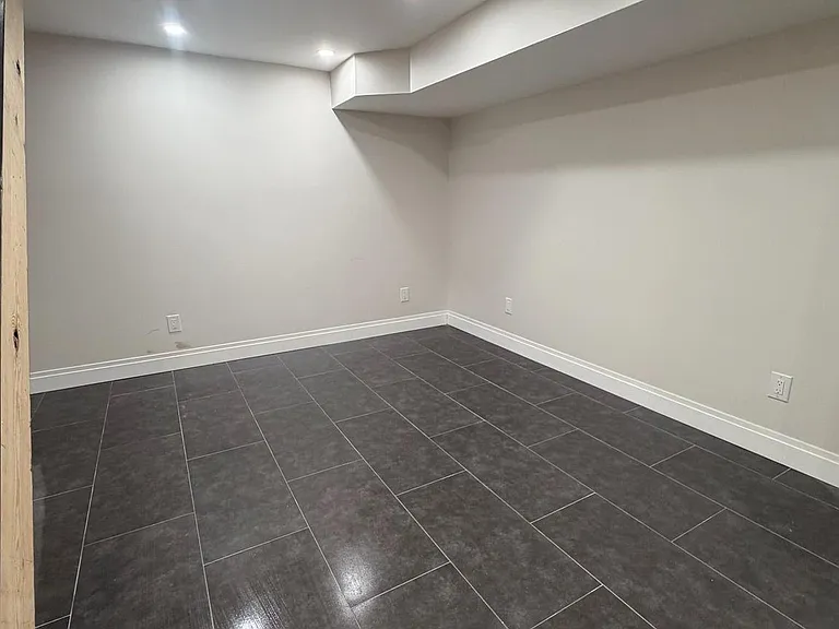 127 Dudley St — Photo 10