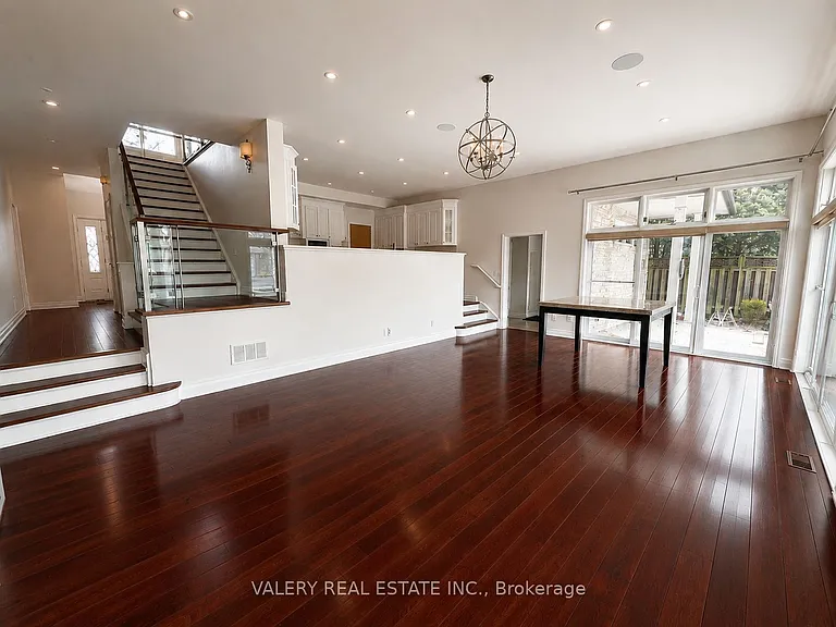 32 Belvedere Dr — Photo 4