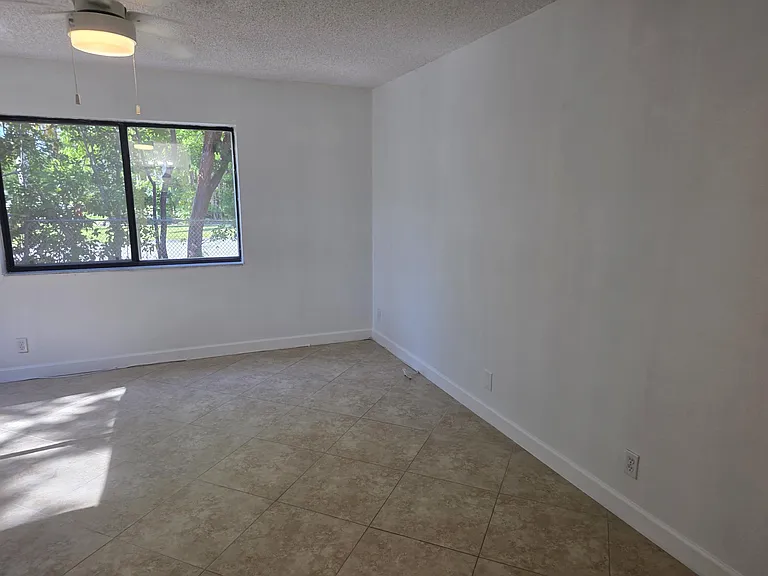 170 SE 7th St #301 — Photo 11