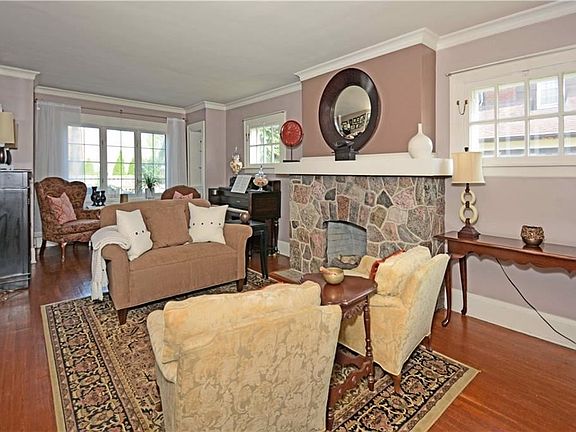 3rd image of 2297 Niagara Dr