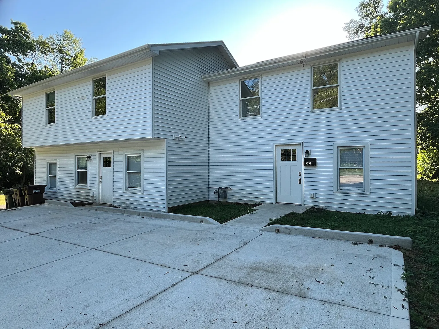 10 bed, 4000 sqft, $7,500 — Photo 2