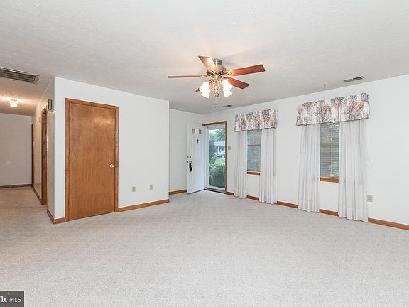 3rd image of 212 Warbler Dr