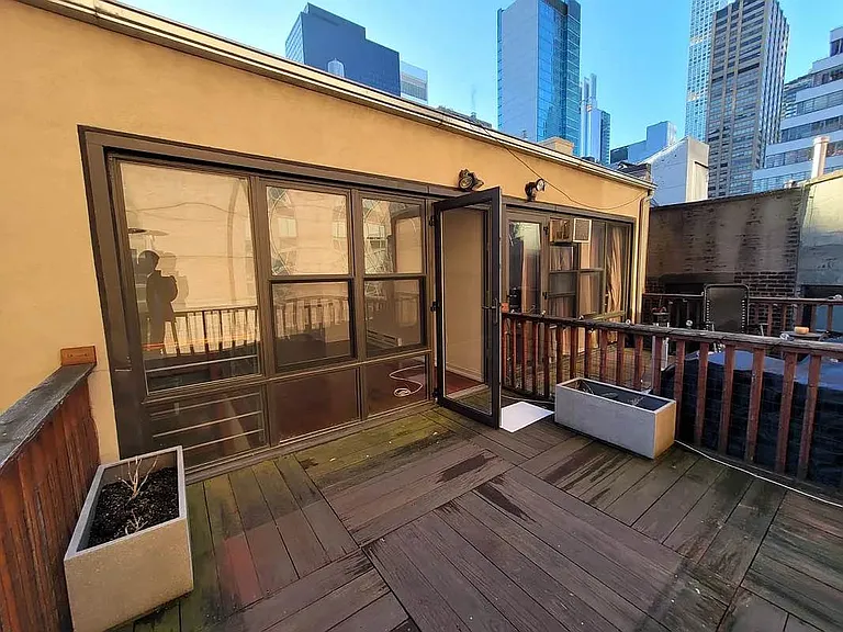 241 E 58th St #5T — Photo 2