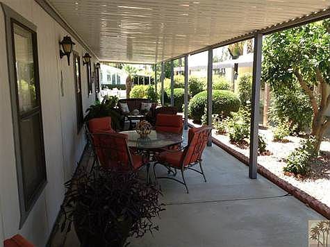 GREAT FOR ENTERTAINING OUTSIDE PATIO