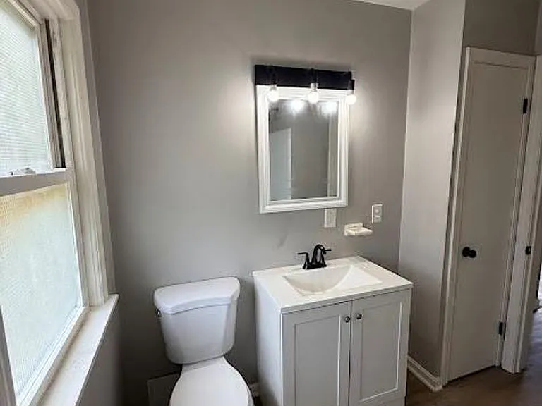 1054 Merton Ave — Photo 7