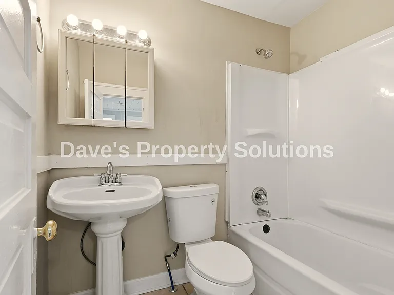 408 Seaman St — Photo 10