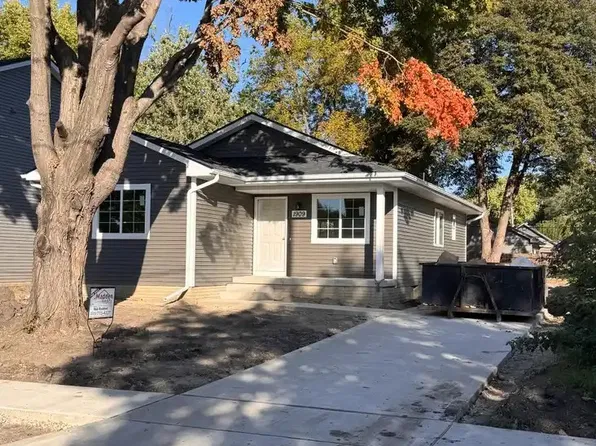 1909 E 22nd St, Des Moines, IA 50317