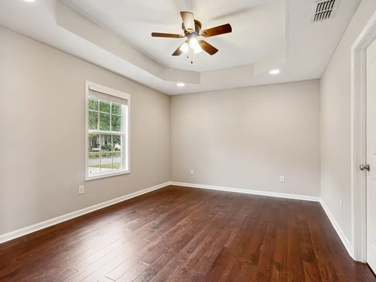 257 Williamsburg Cir — Photo 31