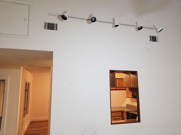 4th image of 23 Zachary Ct