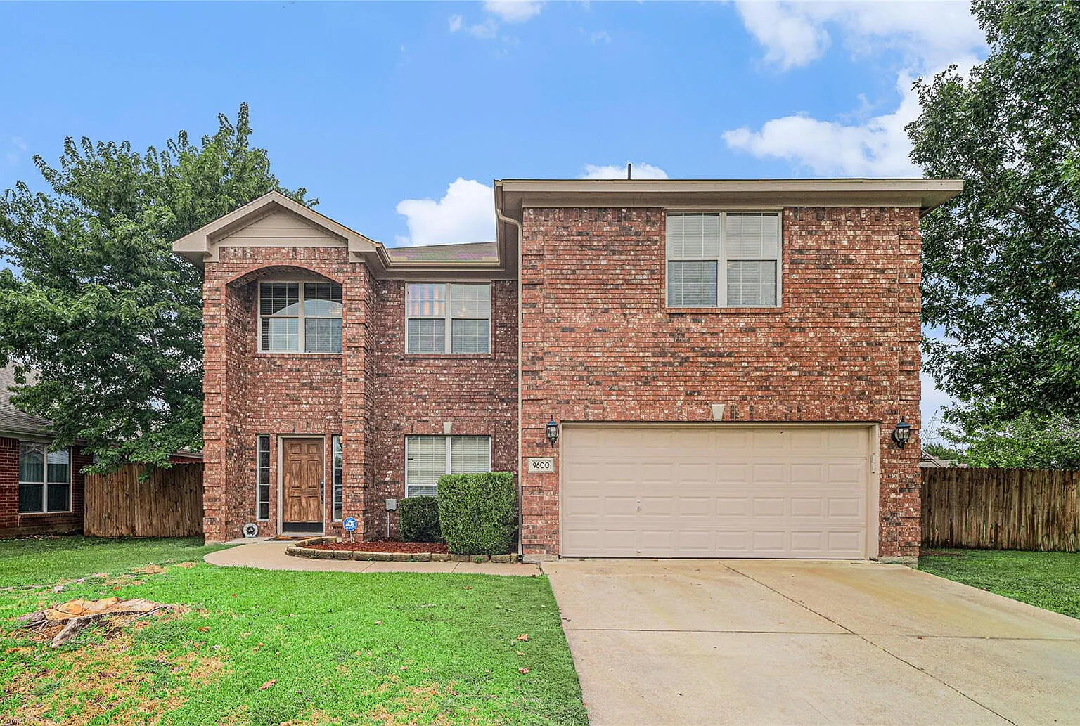 5 bed, 2.5 bath, 2912 sqft, $2,450 — Photo 1
