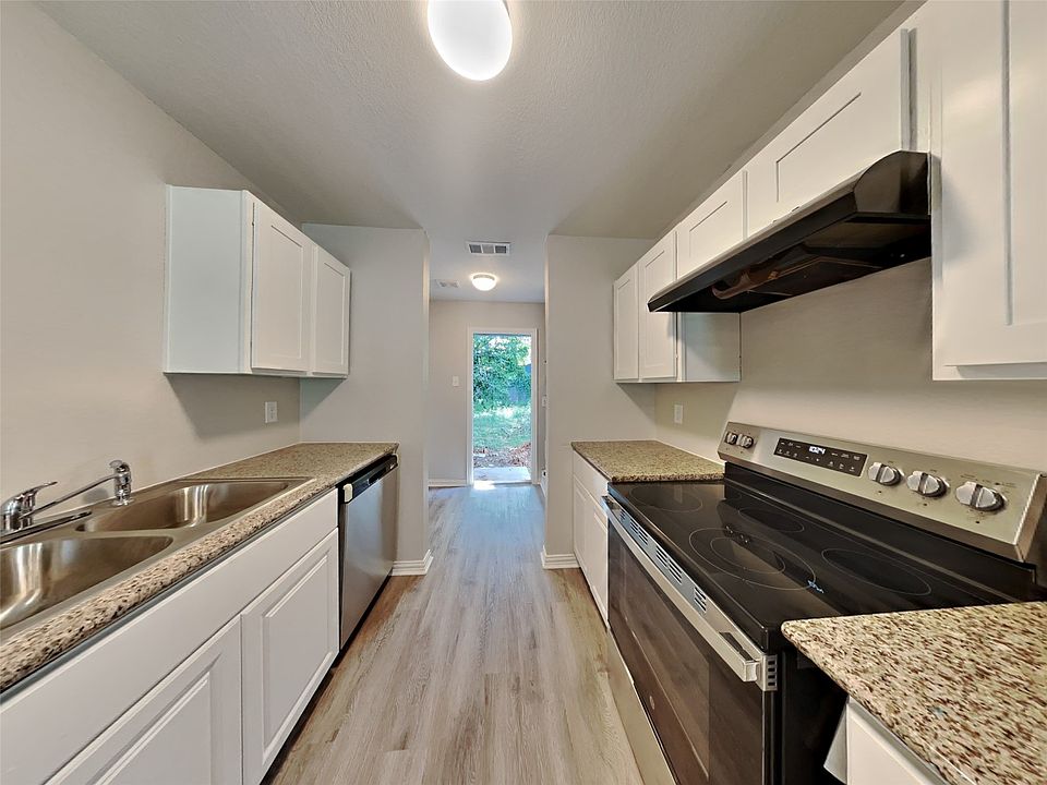 1st image of 2834 Oakdale St