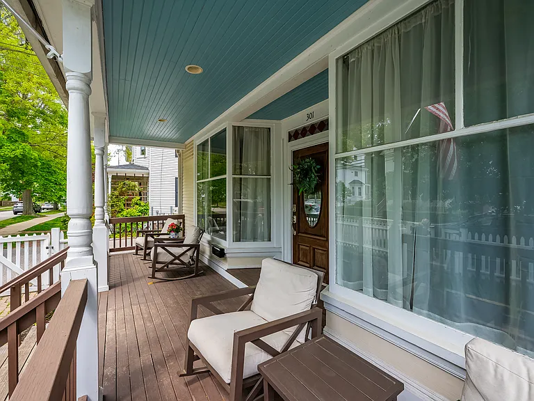301 Richards Ave — Photo 2
