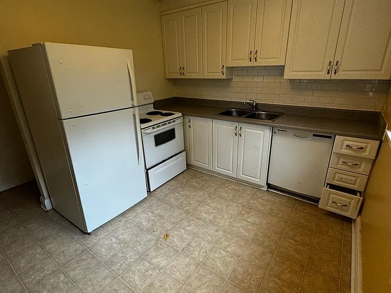 105 Poyntz Ave #UPPER — Photo 6