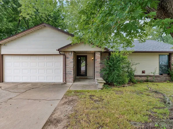 622 E Spring St, Collinsville, OK 74021