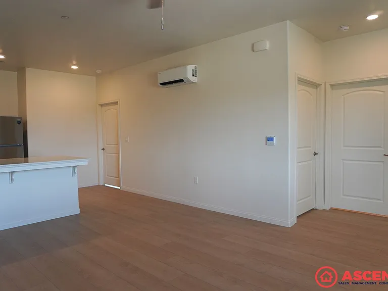 420 20th Ave — Photo 4