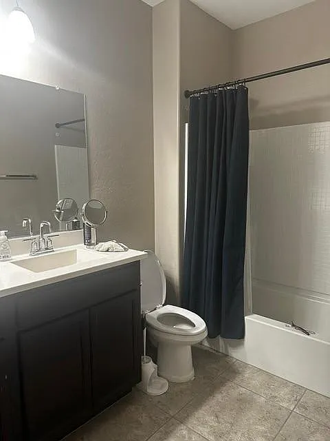 4 bed, 3.0 bath, 2560 sqft, $957 — Photo 2