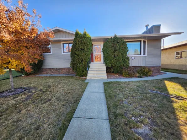 88 McCullough Cres, Red Deer, AB T4R 1S7