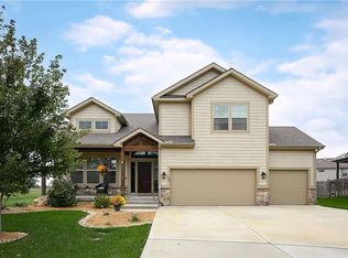 1605 Shadow Dr, Leavenworth, KS 66048
