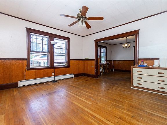 3rd image of 40 Quarry St