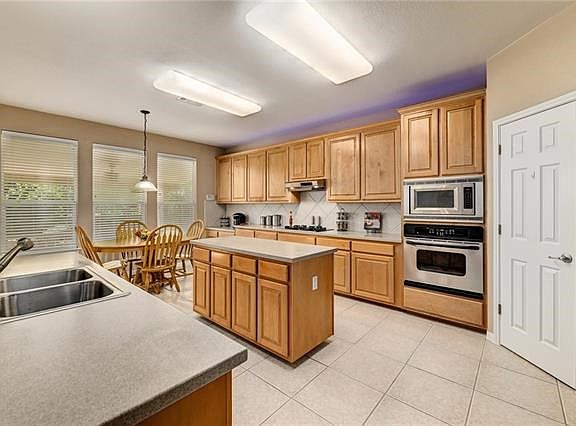 Tons of storage! Who can't use more storage? Ample counter space and multiple prep areas make preparing meals a simple pleasure even for multiple cooks.