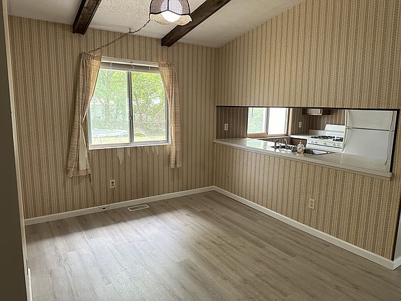 Dining Room w/vaulted ceiling