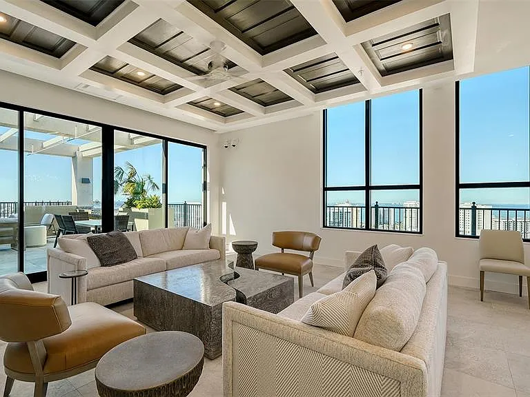 33 S Palm Ave #804 — Photo 4