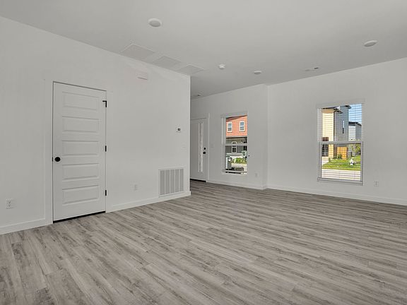 4th image of 901 States Ave