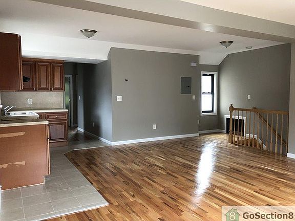 3rd image of 134 Osgood Ave #2