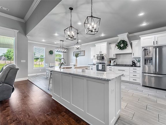 3rd image of 503 Twin Falls Dr