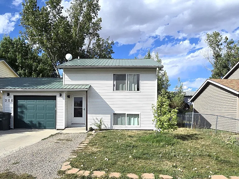300 W Redwood St — Photo 1