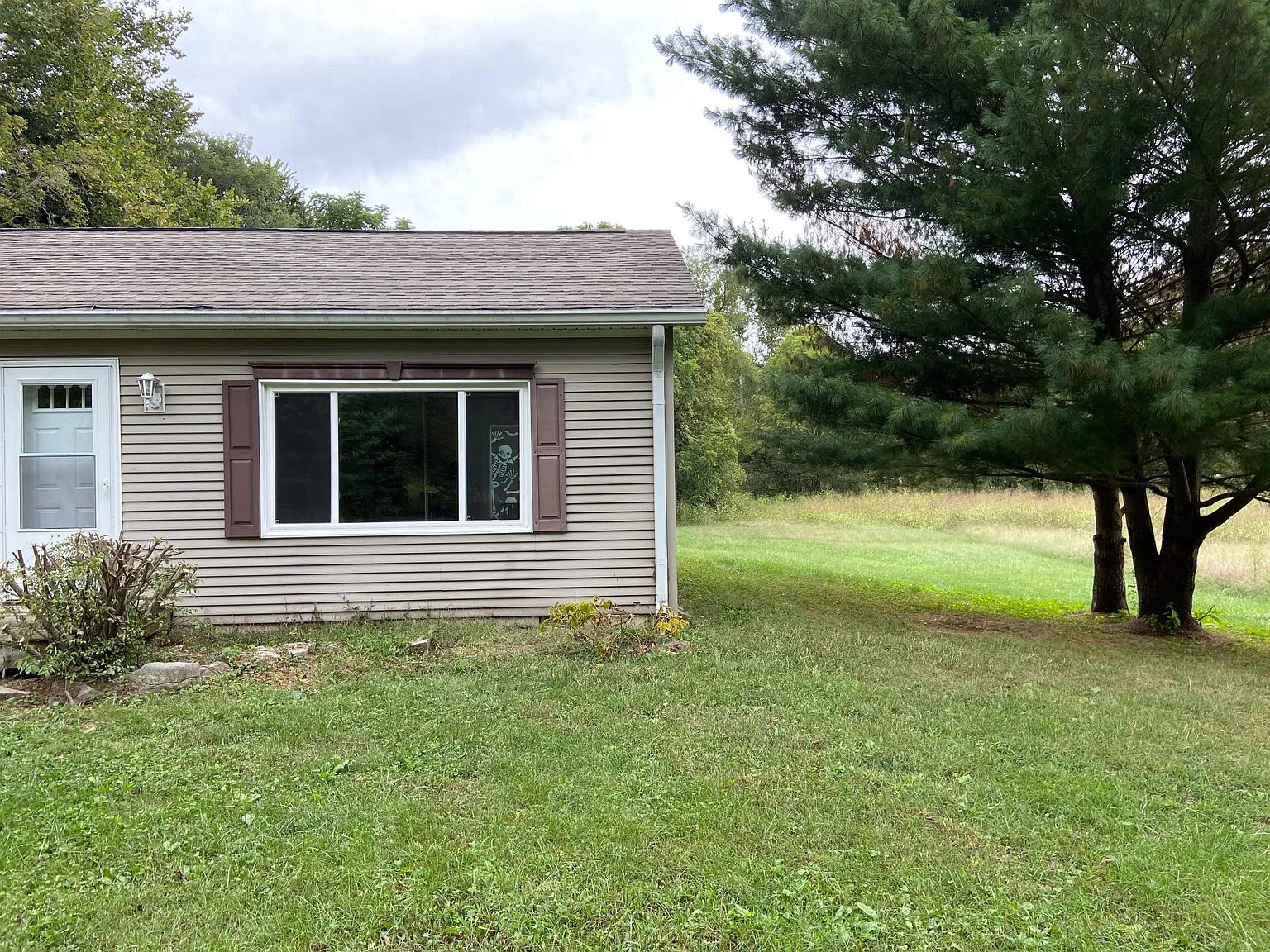 3 bed, 1200 sqft, $1,200 — Photo 3