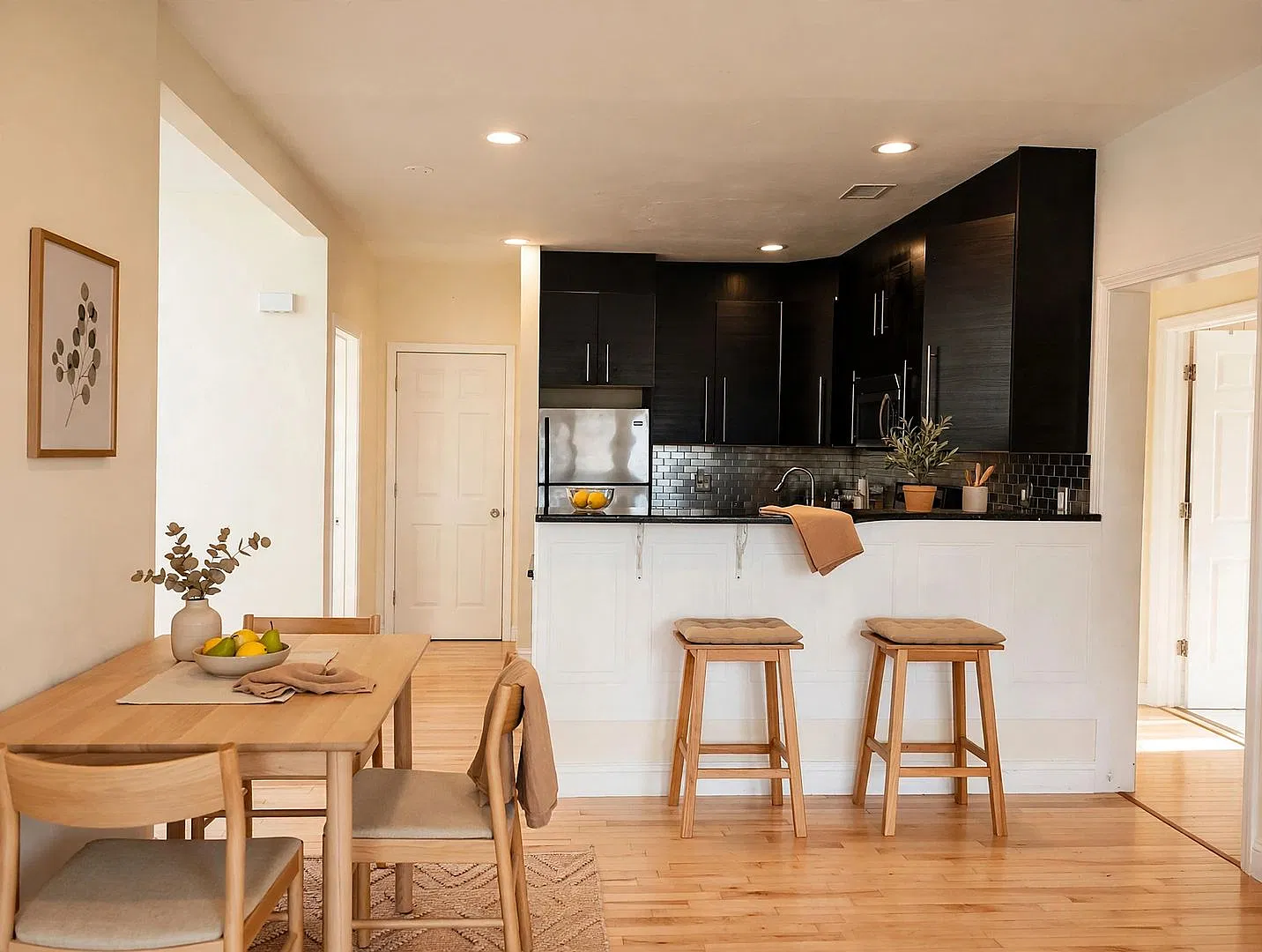NO FEE! Gorgeous, Unique Apt by Coolidge Corner! Perfect for BU students & working pros! — Photo 4