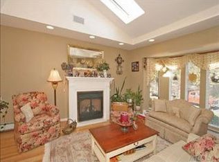 8 Elf Rd, Syosset, NY 11791